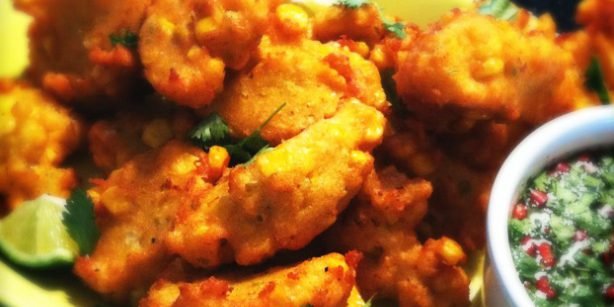 Krabkoekjes-met-mais-en-korianderdip