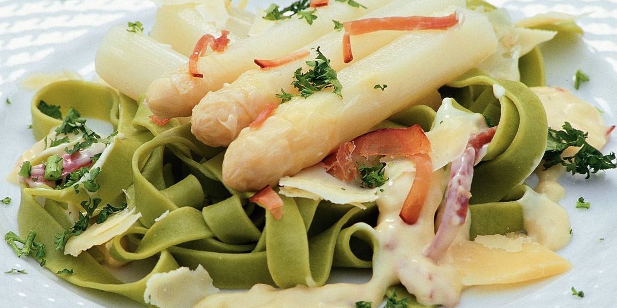 TAGLIATELLE MIT SPARGEL